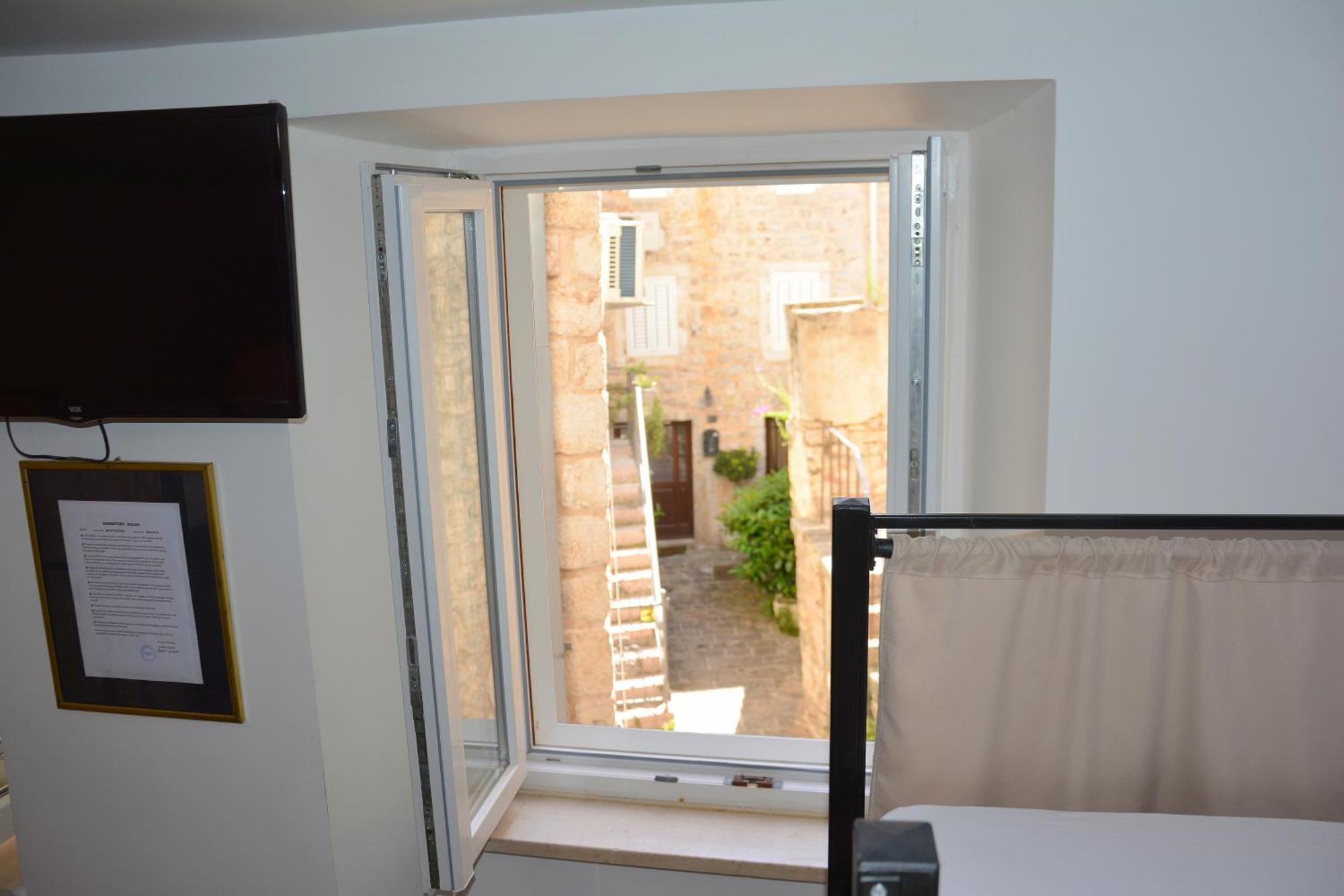 Montenegro Backpackers לינה וארוחת בוקר 2*