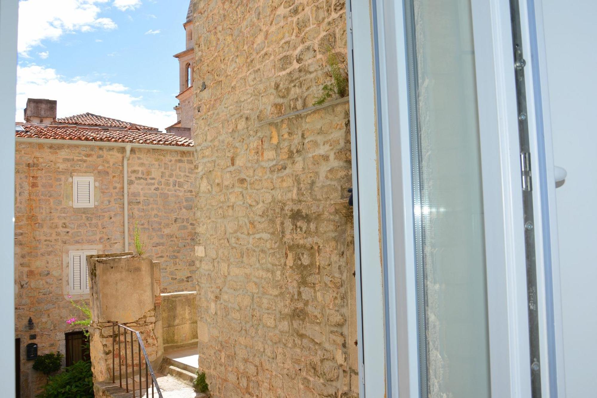 Montenegro Backpackers לינה וארוחת בוקר 2*