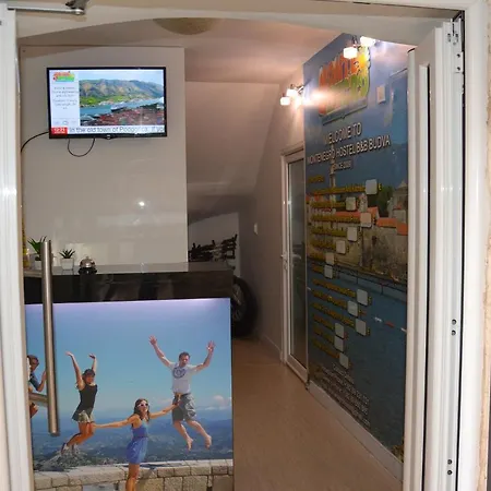 Montenegro Backpackers Home Budua Esterno foto